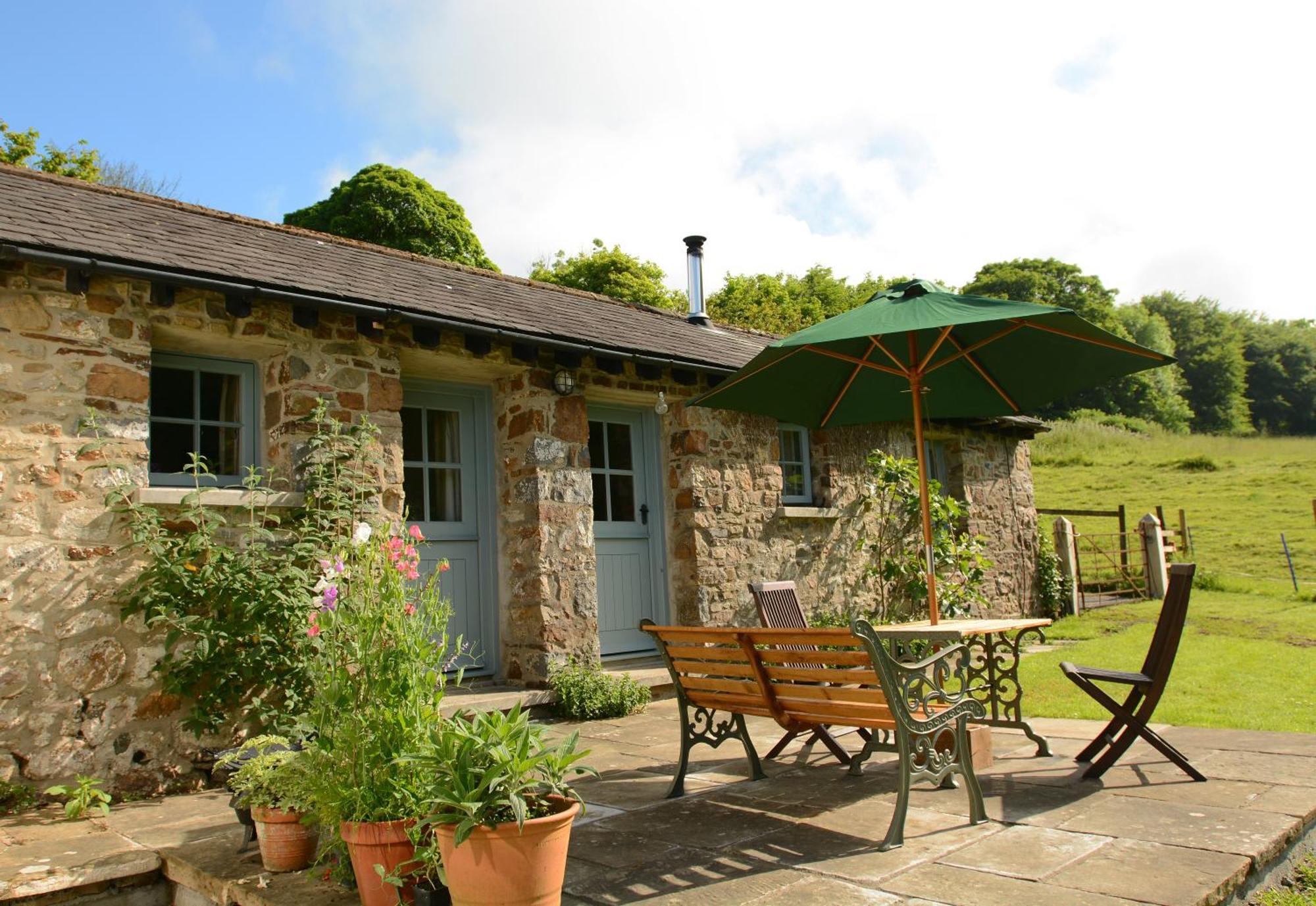 Dandelion Cottage, أمروث المظهر الخارجي الصورة