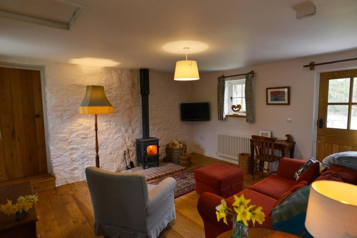 Dandelion Cottage, أمروث المظهر الخارجي الصورة