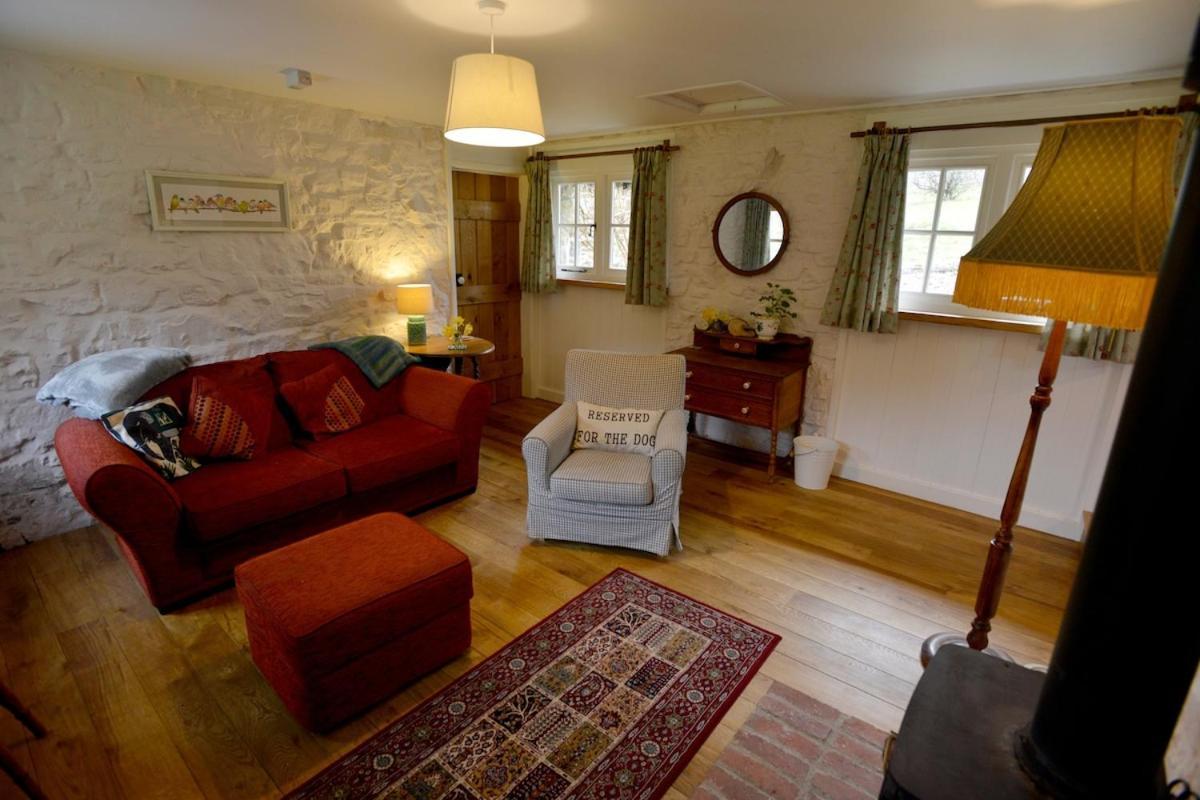 Dandelion Cottage, أمروث المظهر الخارجي الصورة