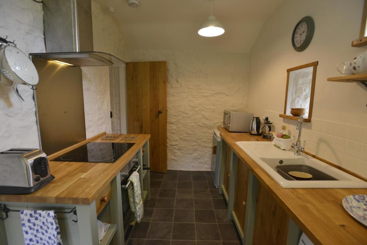 Dandelion Cottage, أمروث المظهر الخارجي الصورة